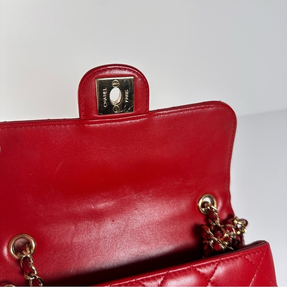 Lambskin Quilted Extra Mini V For Victory Flap Red - Picture 11 of 16